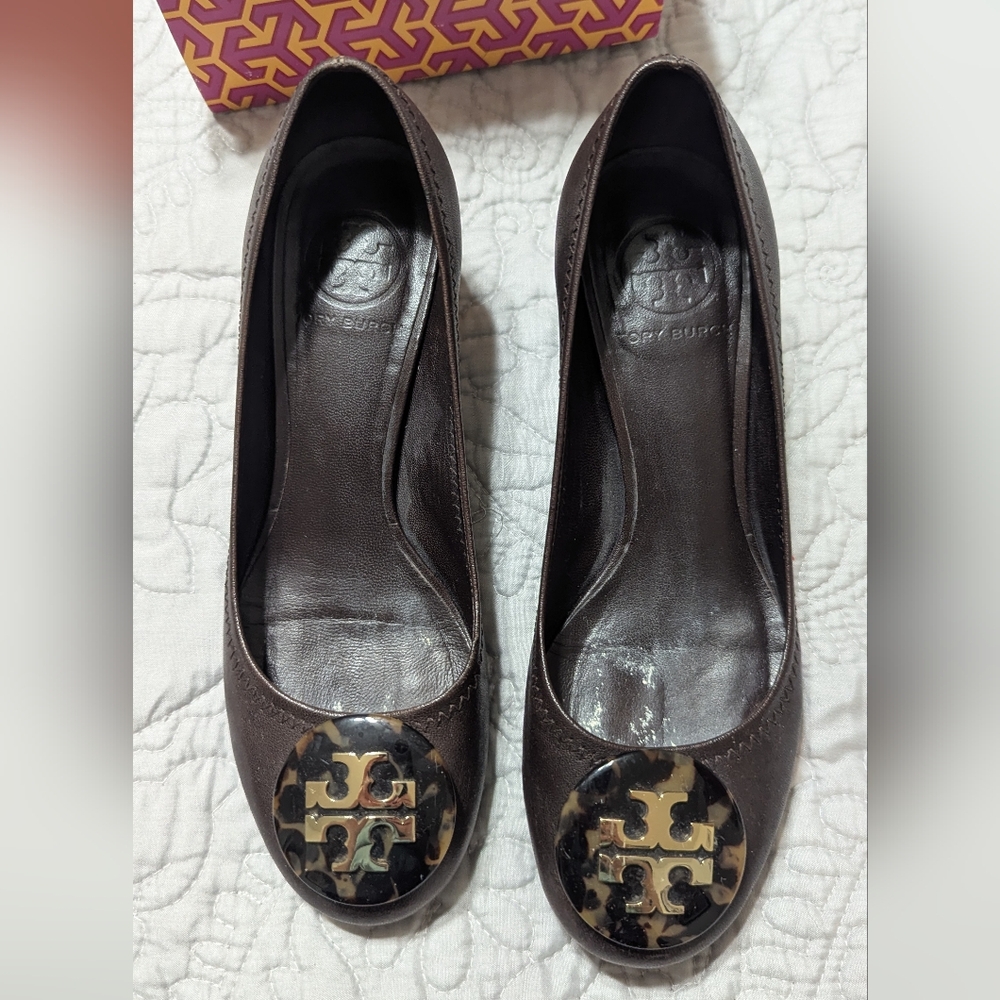 Tory Burch “Amy” Brown Leather Pumps